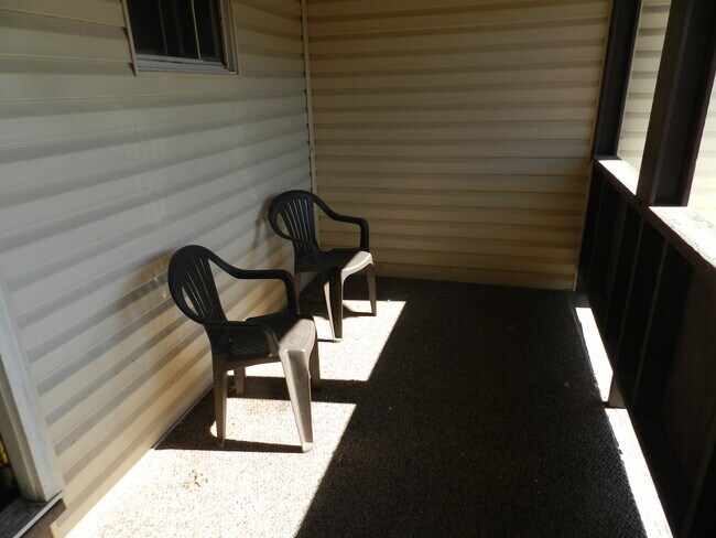 Upstairs Porch - 515 Sterling Ave Unidad UpStairs