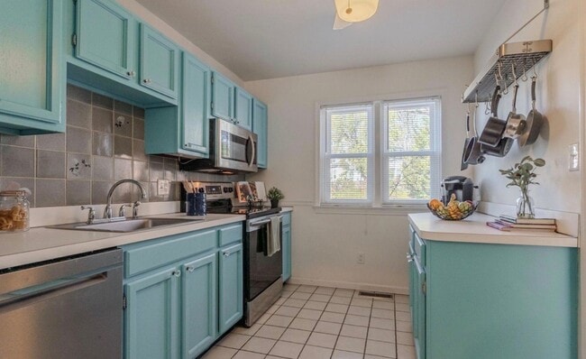 Photo - 712 Woodlawn Ave