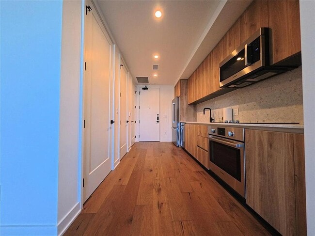 Building Photo - 84 East Ave Unit 3808