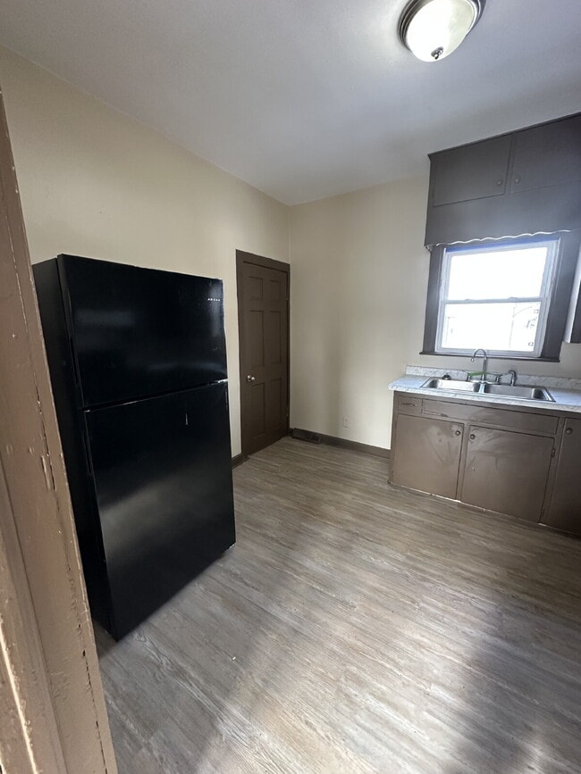 Photo - 1043 Vine St