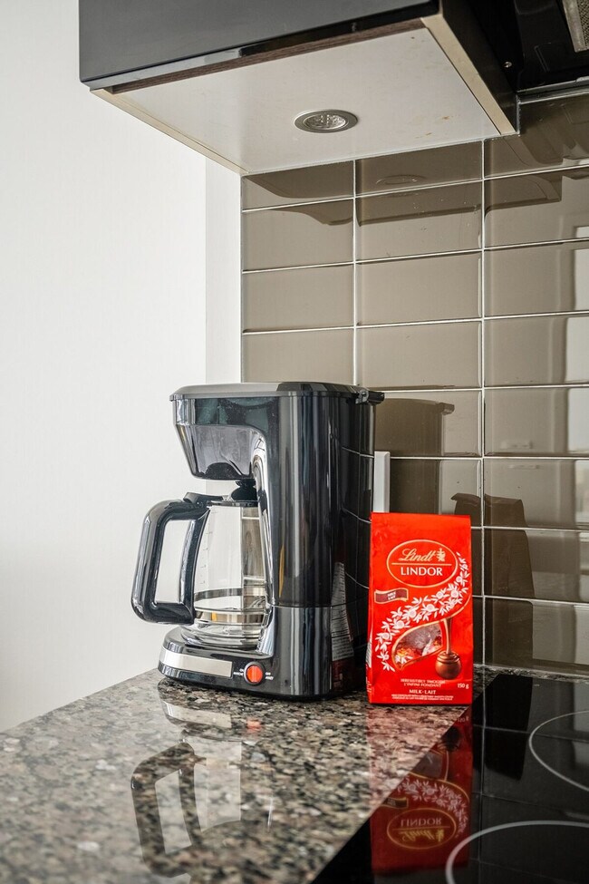 Photo - 130 Eglinton Ave E Unit ID1345870P