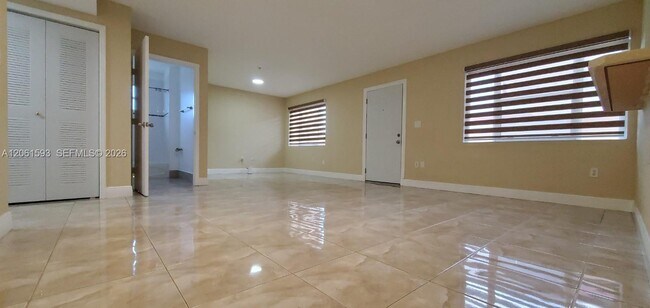 Photo - 1627 NW 18th St Unit 310