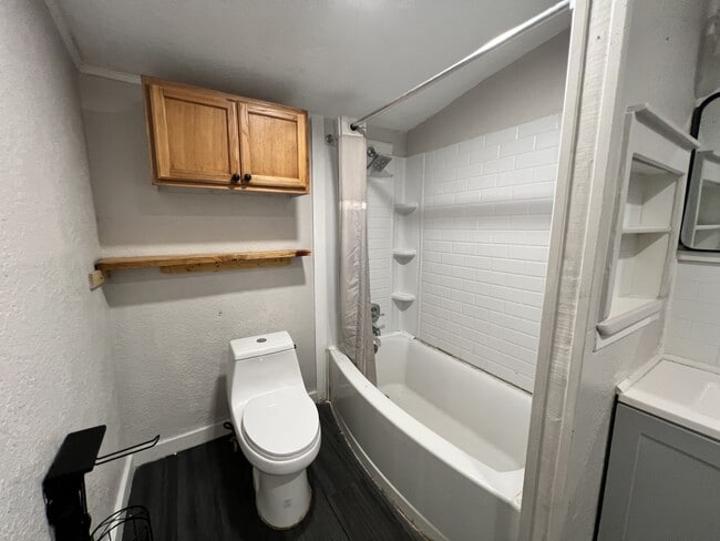 Photo - 2713 Peters St