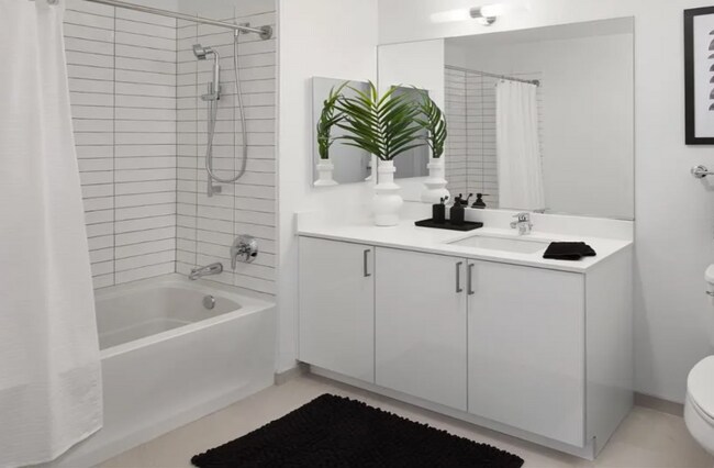 Photo - 819 W Van Buren St