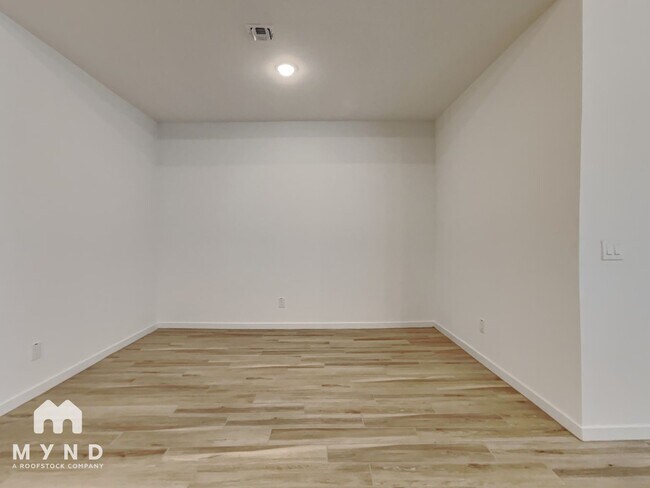 Photo - 7918 N 79th Ave