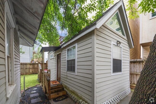 Building Photo - 914 Snover St Rental