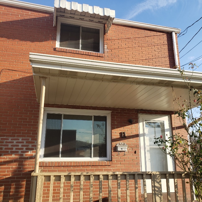 Photo - 11 W McNutt St