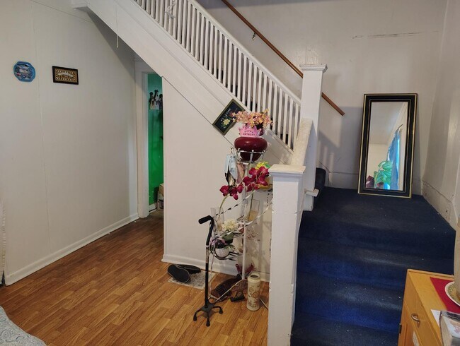 Photo - 353 W 26th St