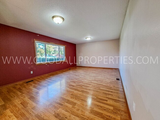 Photo - Beautiful 4-Bedroom Home in Johnston – Bac...