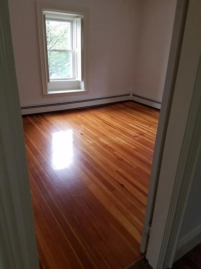 Photo - 34 Claremont Ter Unit 4