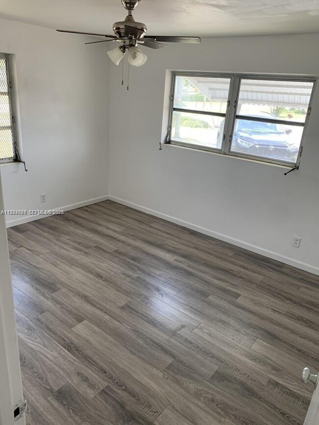 Photo - 707 Greenbriar Dr