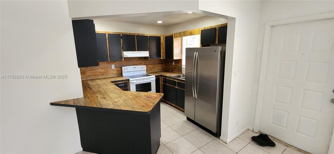 Photo - 1750 SW 21st St Apartamento Unidad 1-2