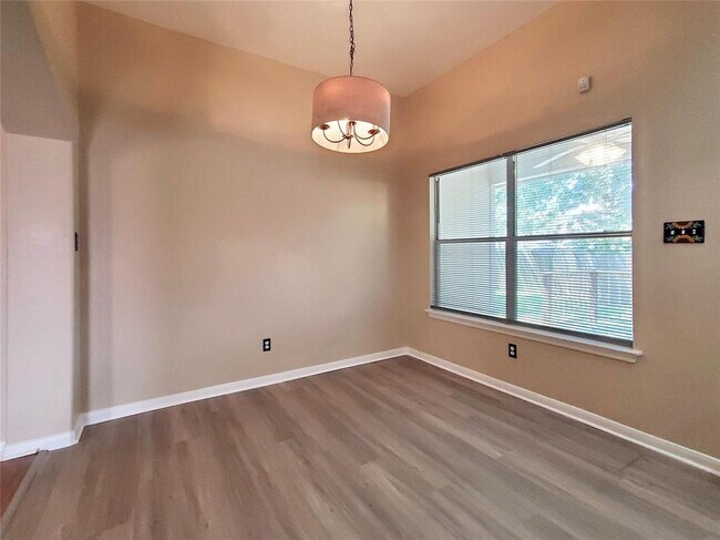 Photo - 491 Goldenrod St