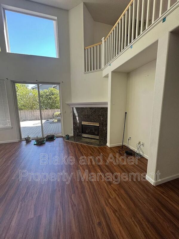 Photo - 1079 NE Creeksedge Dr