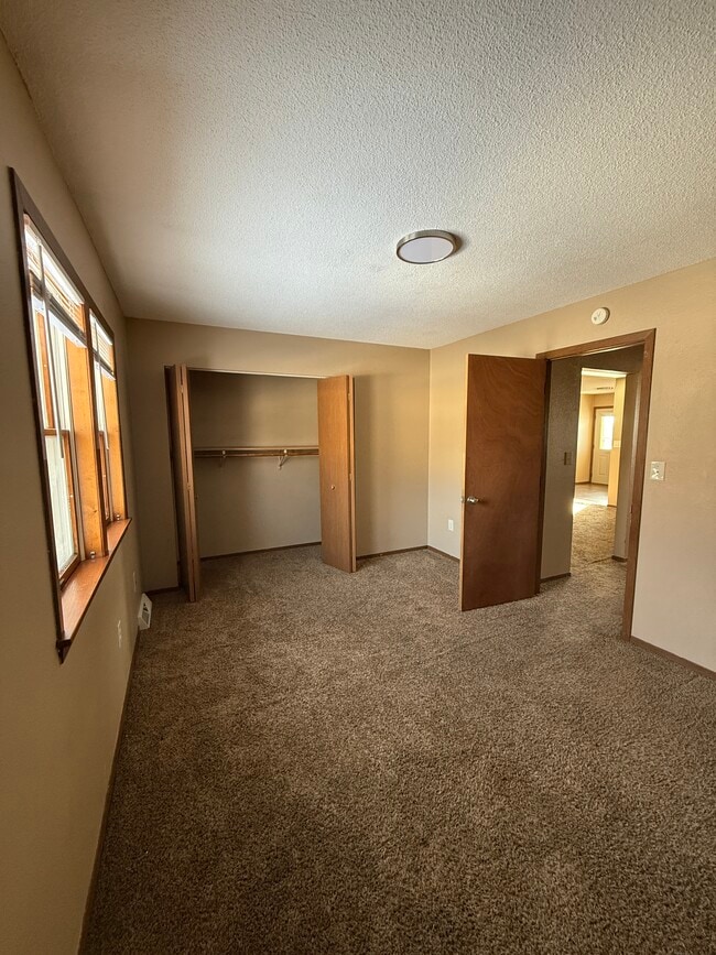 Photo - 1014 Castlewood Dr