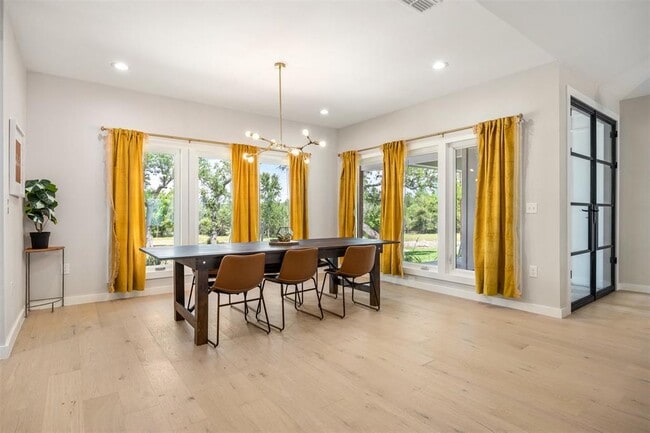 Photo - 717 E Creek Dr