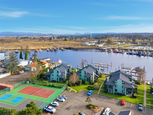 Photo - 336 NE Skipanon Dr