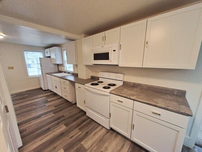 Photo - 928 W Kamps Ave