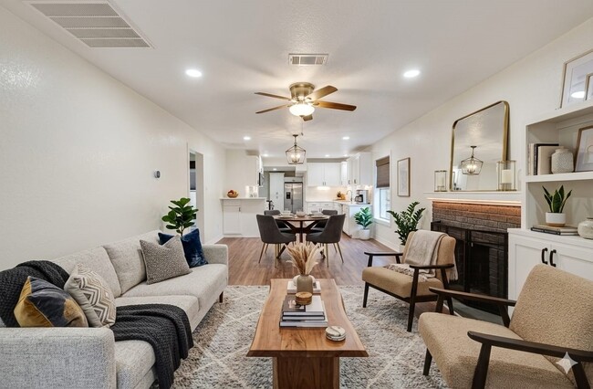 Photo - 4520 Sharon St