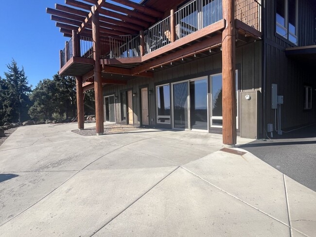 Building Photo - Rare Find | Aubrey Butte | Bend