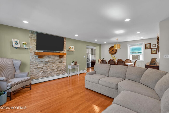 Photo - 519 Ryeside Ave