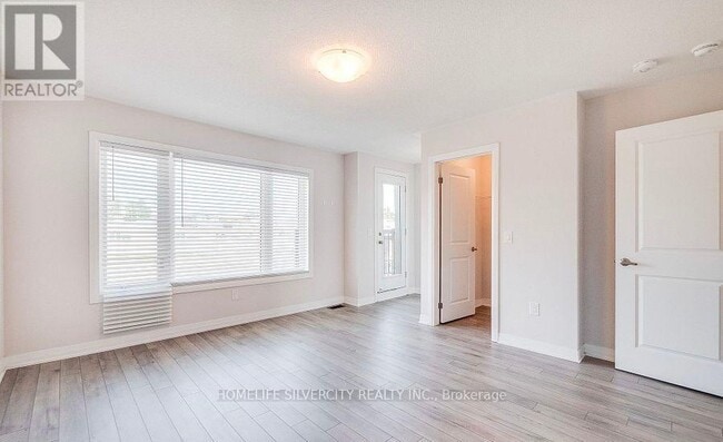 Photo - 585 Colborne St E