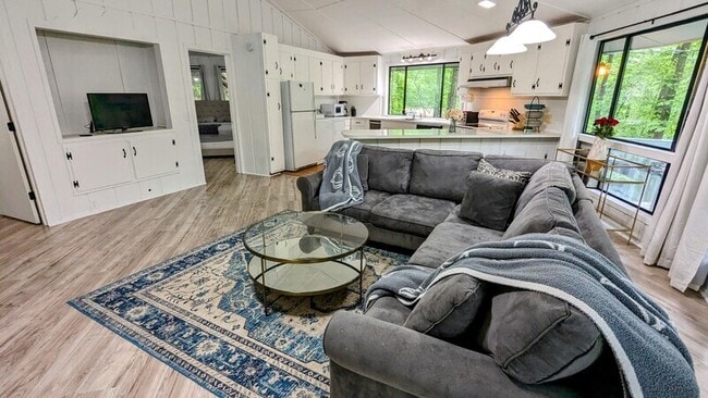 Photo - 828 Little Pine Mountain Rd