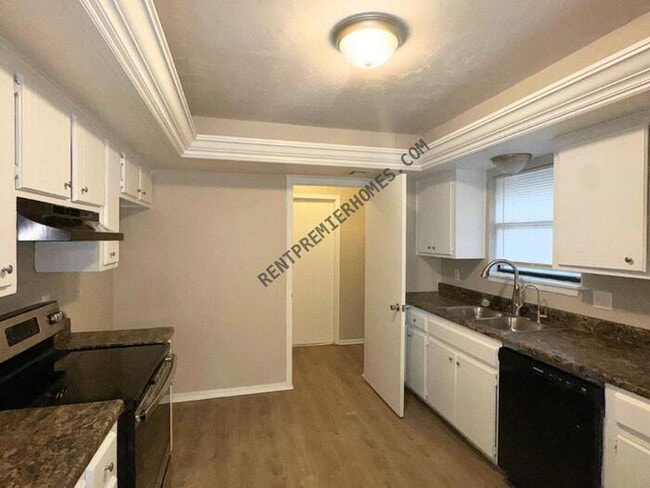 Photo - 200 Lochwood Cir