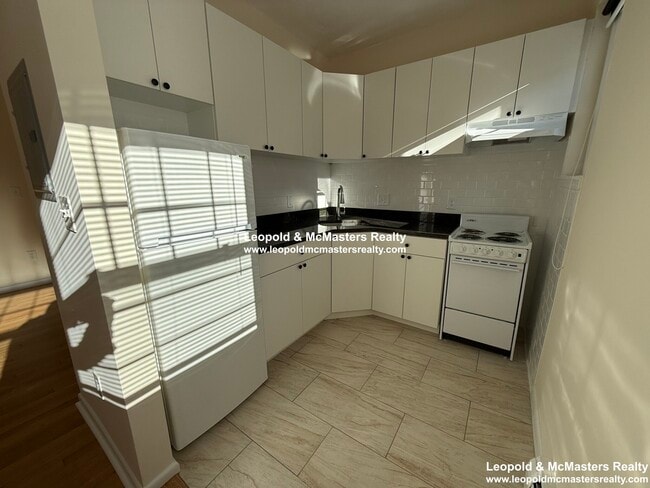 Building Photo - 1669 Commonwealth Ave Unit 33