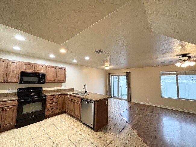 Photo - 1014 Village River Ln