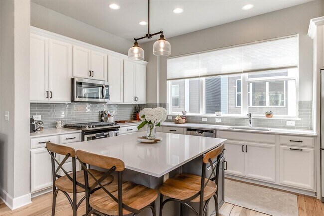 Photo - 1405 Hyde St