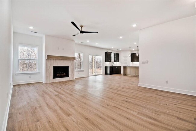 Photo - 247 Kinross Dr