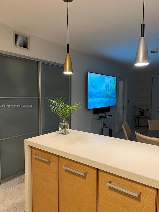 Photo - 1331 Lincoln Rd Unidad 403 Rental