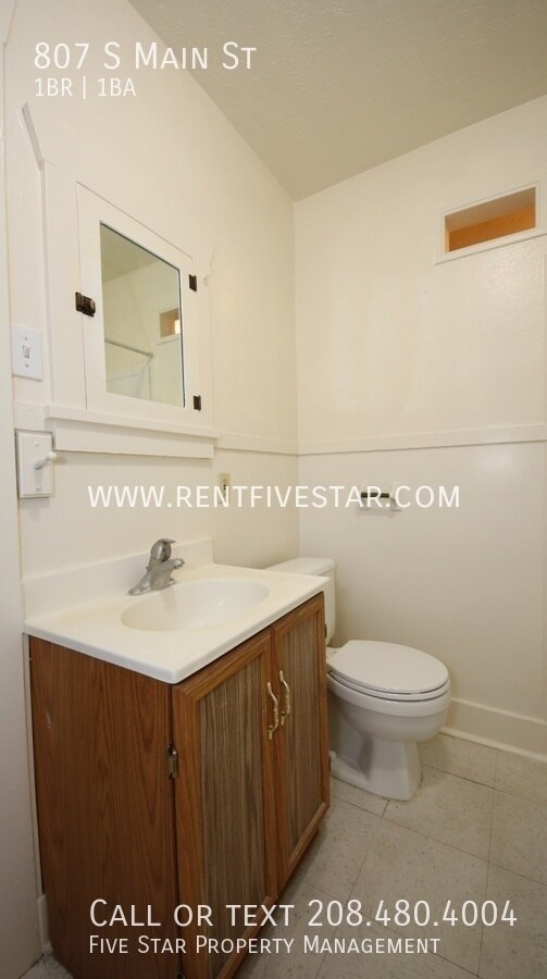 Photo - 807 S Main St