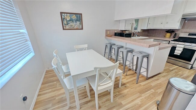 Photo - 24438 Ward St