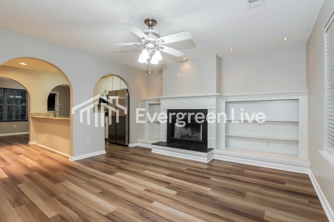 Photo - 4020 Meadow Glen Way