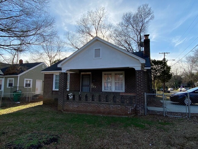 Lovely Brick Home in Enderly Park! - Lovely Brick Home in Enderly Park!