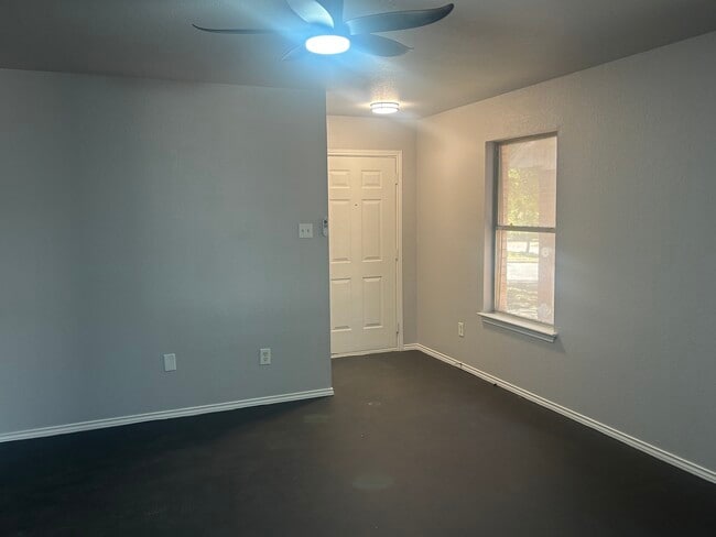 Photo - 1028 Doras Dr