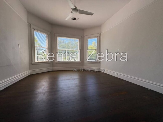 Photo - 362 W 22nd St