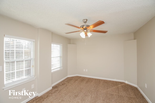 Photo - 1404 Chapel Hill Ln SW