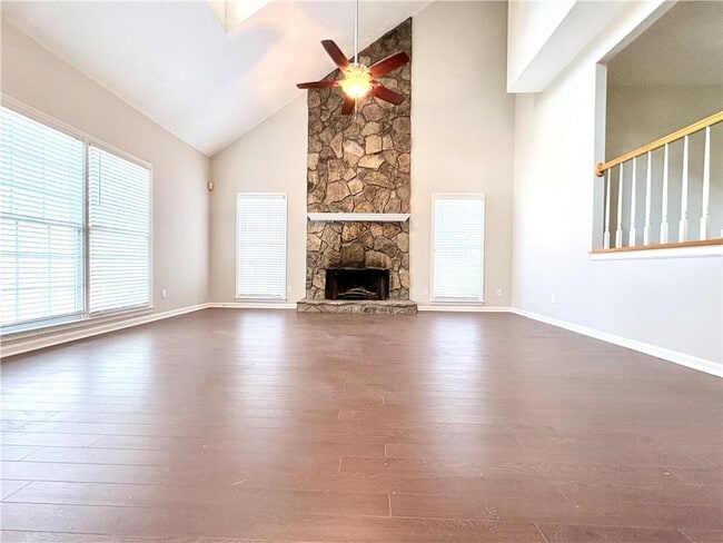 Photo - 1505 Yorktown Dr NW