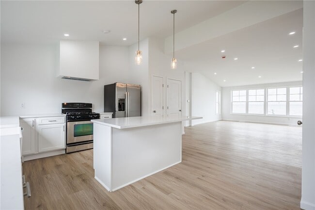 Photo - 200 Lakeshore Dr
