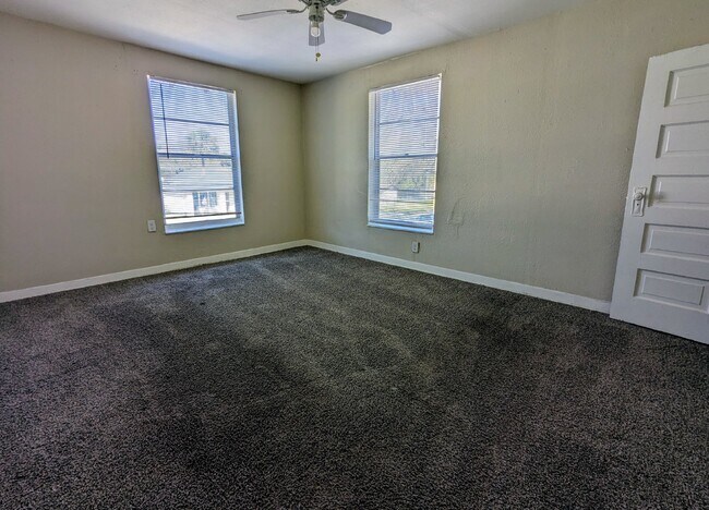 Photo - "Charming 3 Bed Duplex for Rent in Jacksonville, FL - Spacious, Convenient, and Ready for You!"