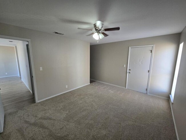 Photo - 2600 N Hobart St