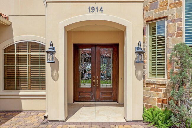 1914 Mystic Arbor Ln