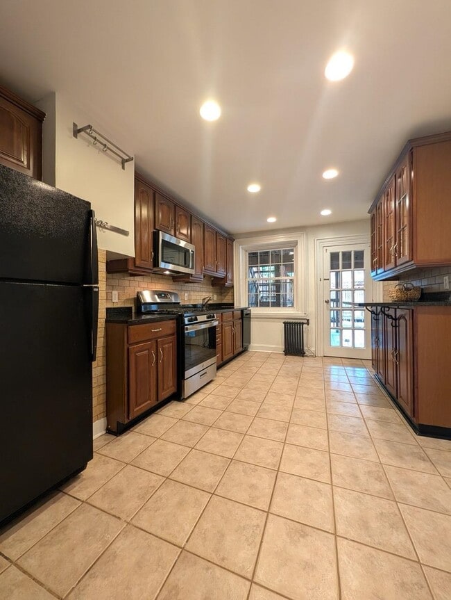 Building Photo - 136 Mercer St Unit 1