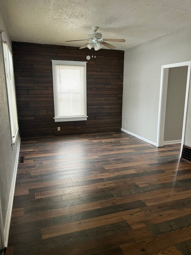 Photo - 305 N Indiana Ave