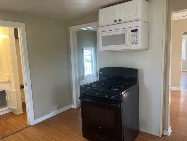 Photo - 328 W 17th St