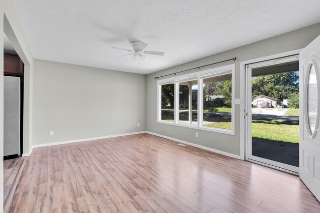 Photo - 9229 Donerail Way