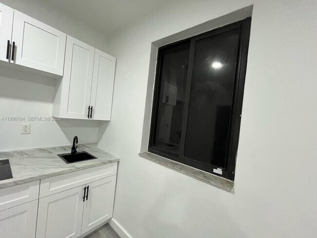 Photo - 555 SW 132nd Ave Unit A